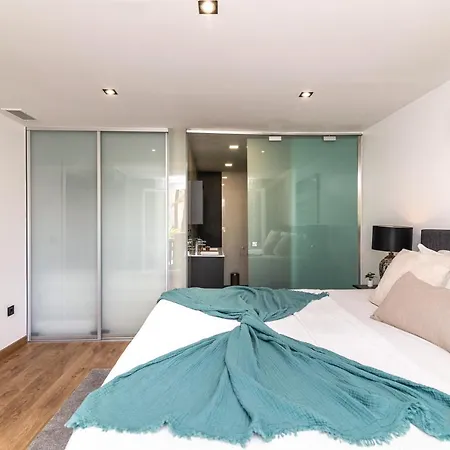 Luxurious Beachside In The Heart Of Puente