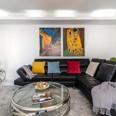 Luxurious Beachside In The Heart Of Puente *