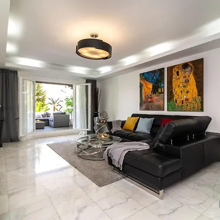Luxurious Beachside In The Heart Of Puente Apartamento Marbella