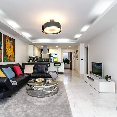 Luxurious Beachside In The Heart Of Puente Marbellac