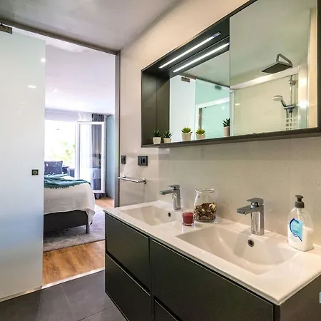 Luxurious Beachside In The Heart Of Puente