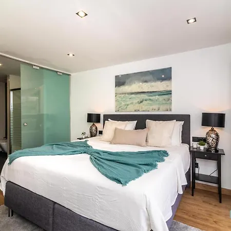 Luxurious Beachside In The Heart Of Puente *