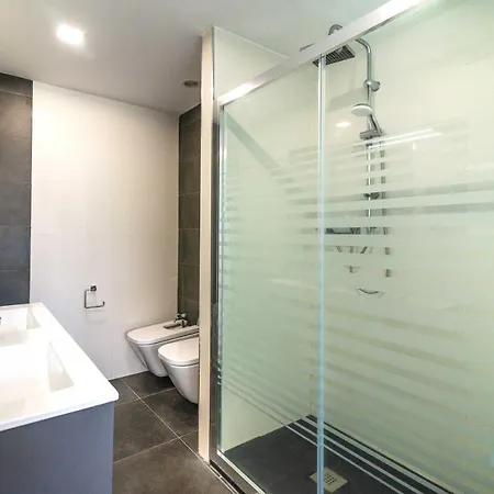 Luxurious Beachside In The Heart Of Puente