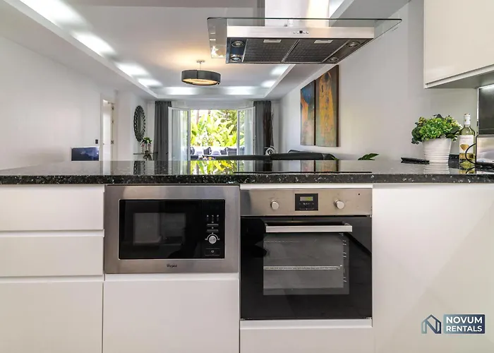 Luxurious Beachside In The Heart Of Puente Apartament