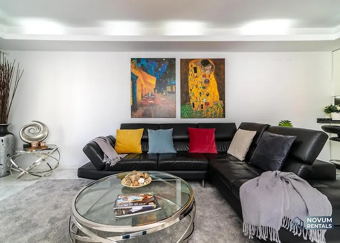 Luxurious Beachside In The Heart Of Puente *