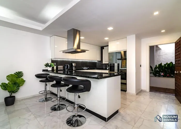 Luxurious Beachside In The Heart Of Puente Apartament *