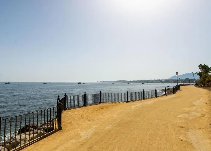 Luxurious Beachside In The Heart Of Puente Апартаменты Марбелья